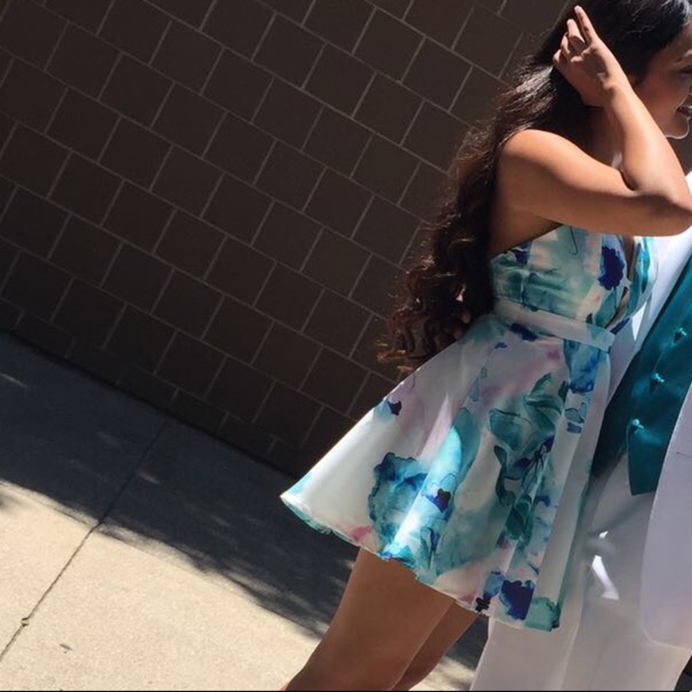 Dress - Picture 2 of 3